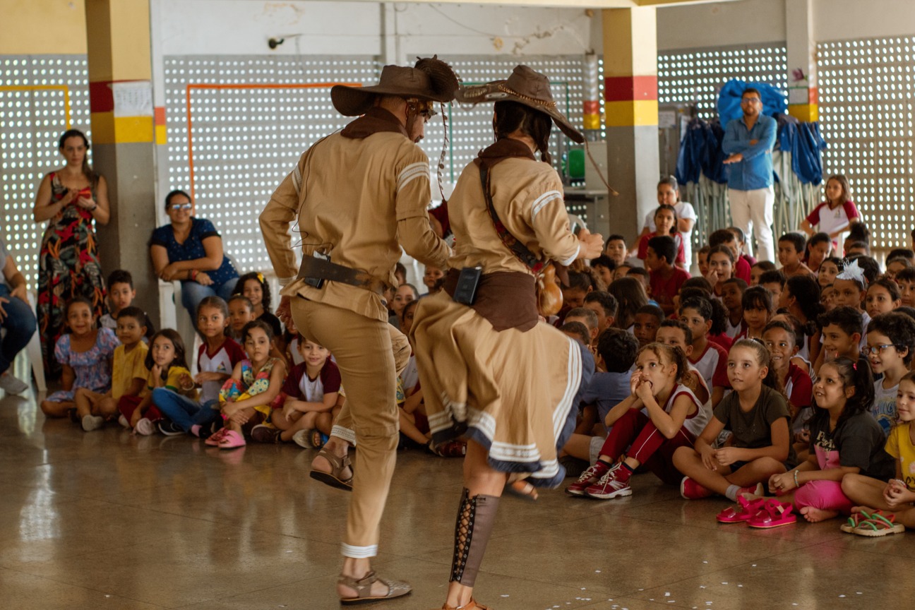 Espetáculos aconteceram na Escola Municipal João Cândido da Silva, em Aparecida de Goiânia (Foto: divulgação)