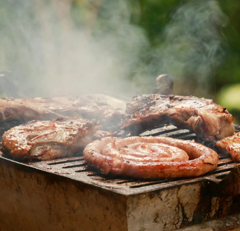 Churrasco é um dos costumes mais tradicionais dos brasileiros (Foto Pixabay)