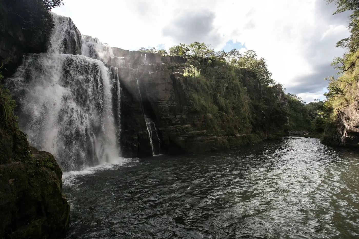 cachoeira três tombos, em piranhas