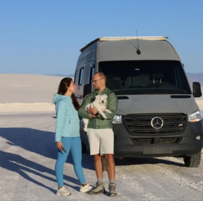 Casal brasileiro viajou por 18 países em motorhome personalizado (Foto Divulgação)