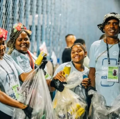 Equipe responsável pelo recorde de maior número de latinhas coletadas para reciclagem (Foto Guinness World Records)