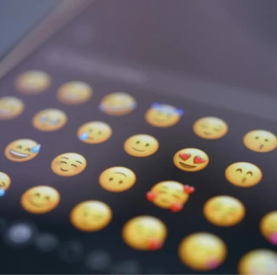 Pedófilos usam linguagem com símbolos, em emojis (Foto Canva)
