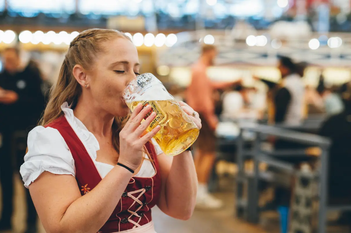 Programação das 5 maiores Oktoberfests do Brasil em 2025 (Foto Canva)