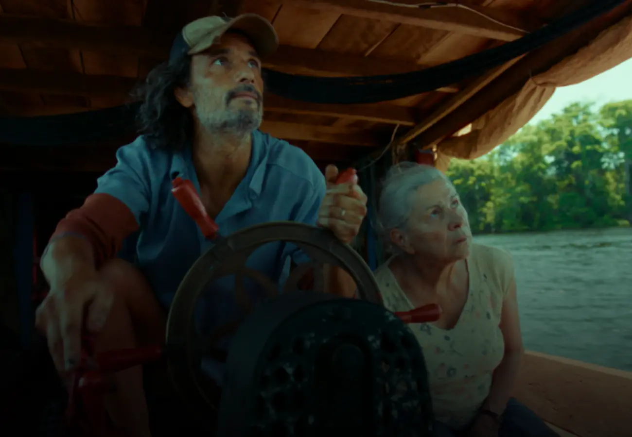 Rodrigo Santoro e Denise Weinberg no filme 'O Último Azul' (Foto reprodução)
