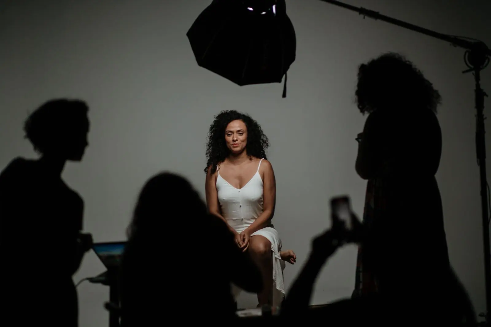 Flávia Carolina no set de Diaspóricas - Ju Cordeiro (1)
