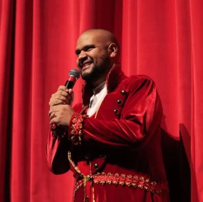 Jonathan Sena, autor do ivro 'O Que (Não) É Circo’ (Foto divulgação)