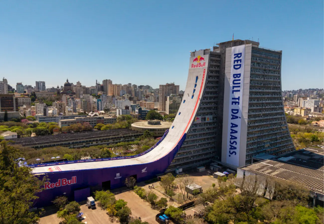 Sandro Dias dropa a maior rampa de skate do mundo (Foto Fabio Piva Red Bull Content Pool)