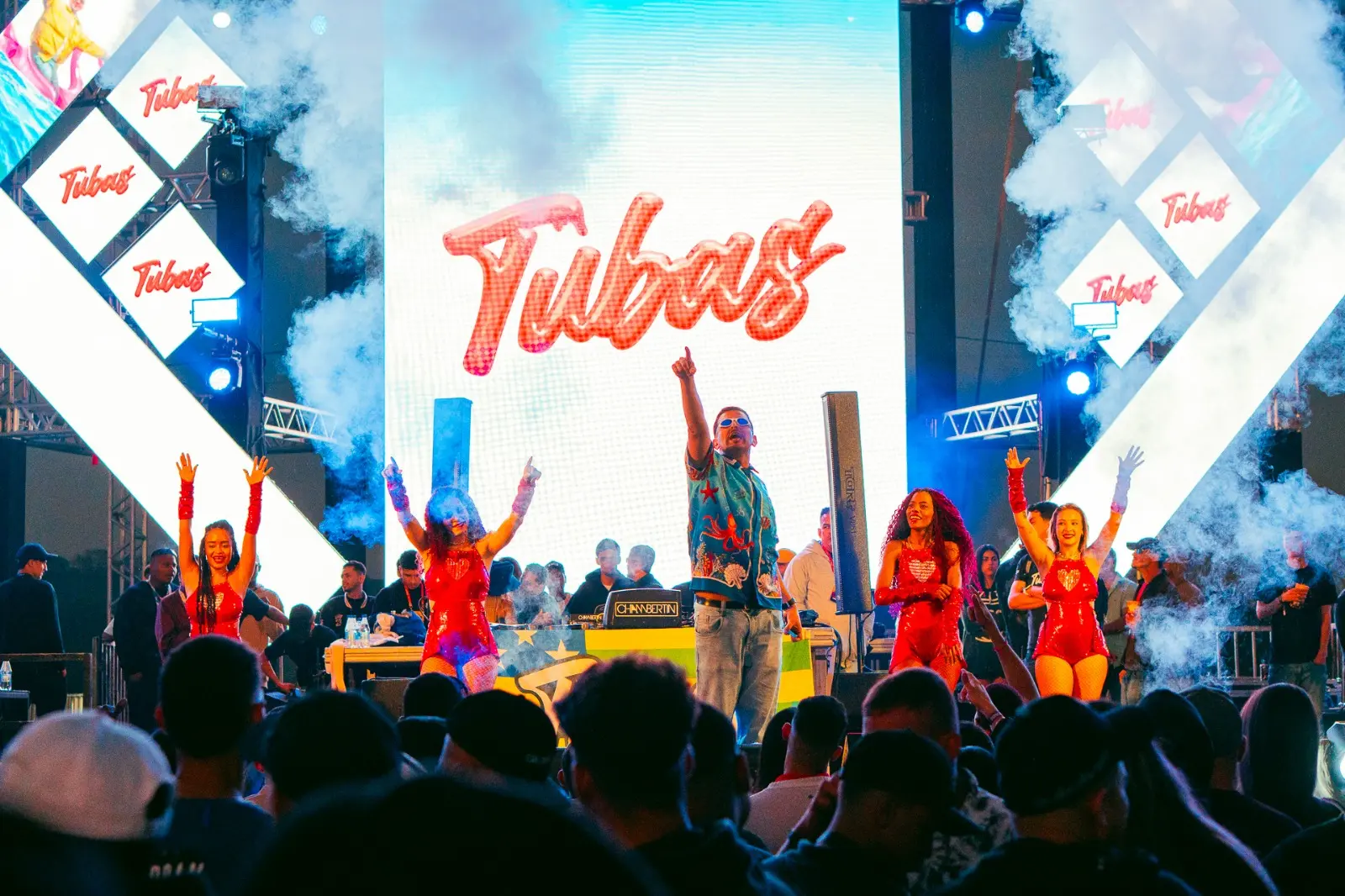 DJ Tubas transforma o som das ruas em manifesto cultural