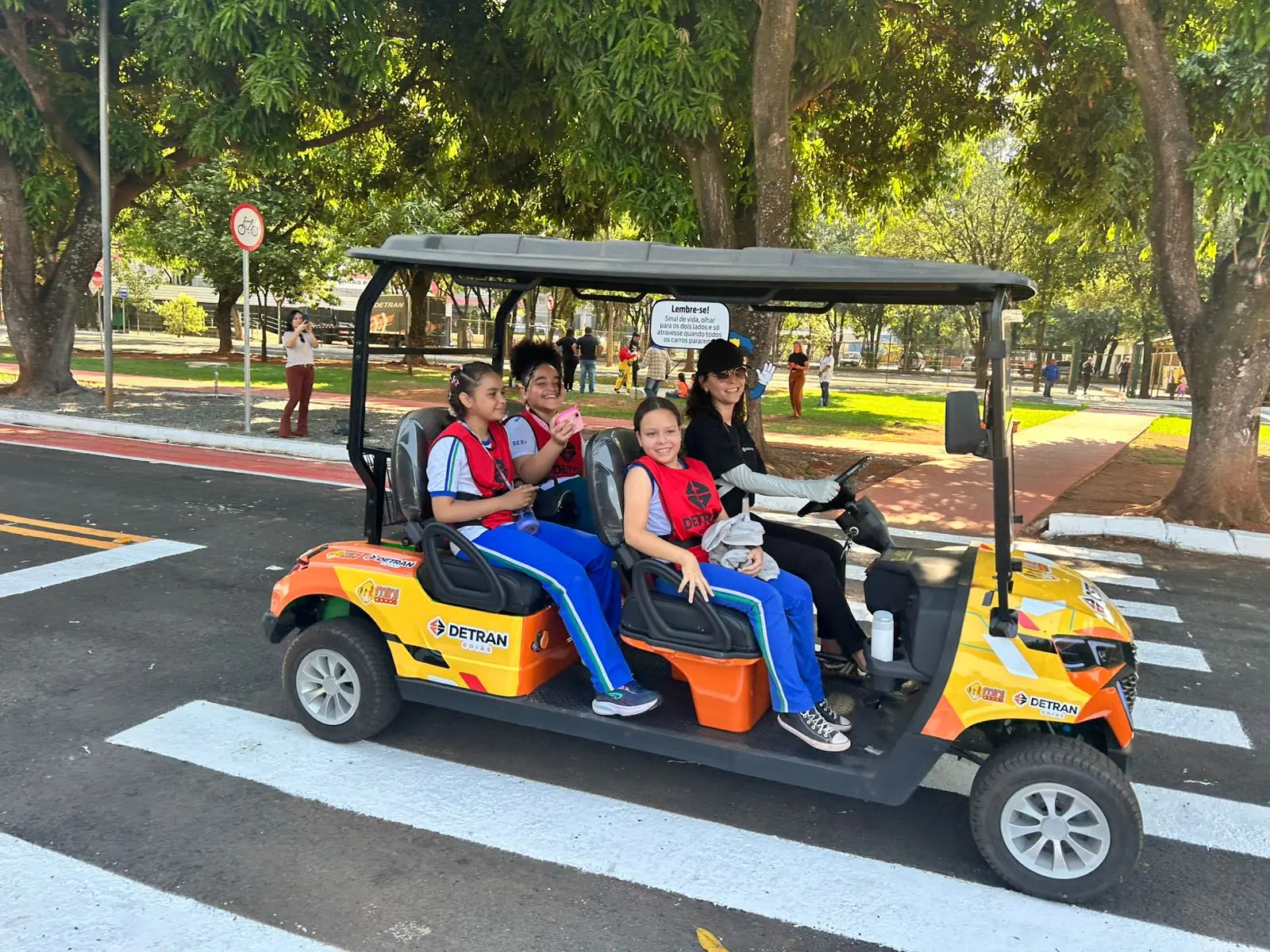 Goiás inaugura primeira Mini Cidade do Brasil para ensinar educação no trânsito a crianças