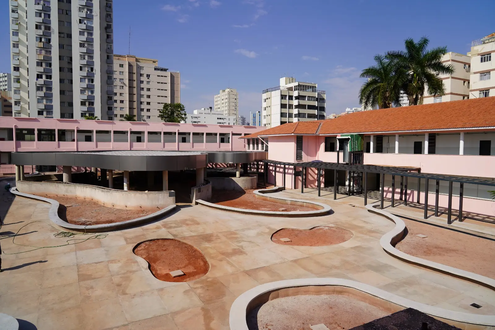 Lyceu de Goiânia atrai mais de 700 inscrições em uma semana e inaugura era bilíngue na rede pública