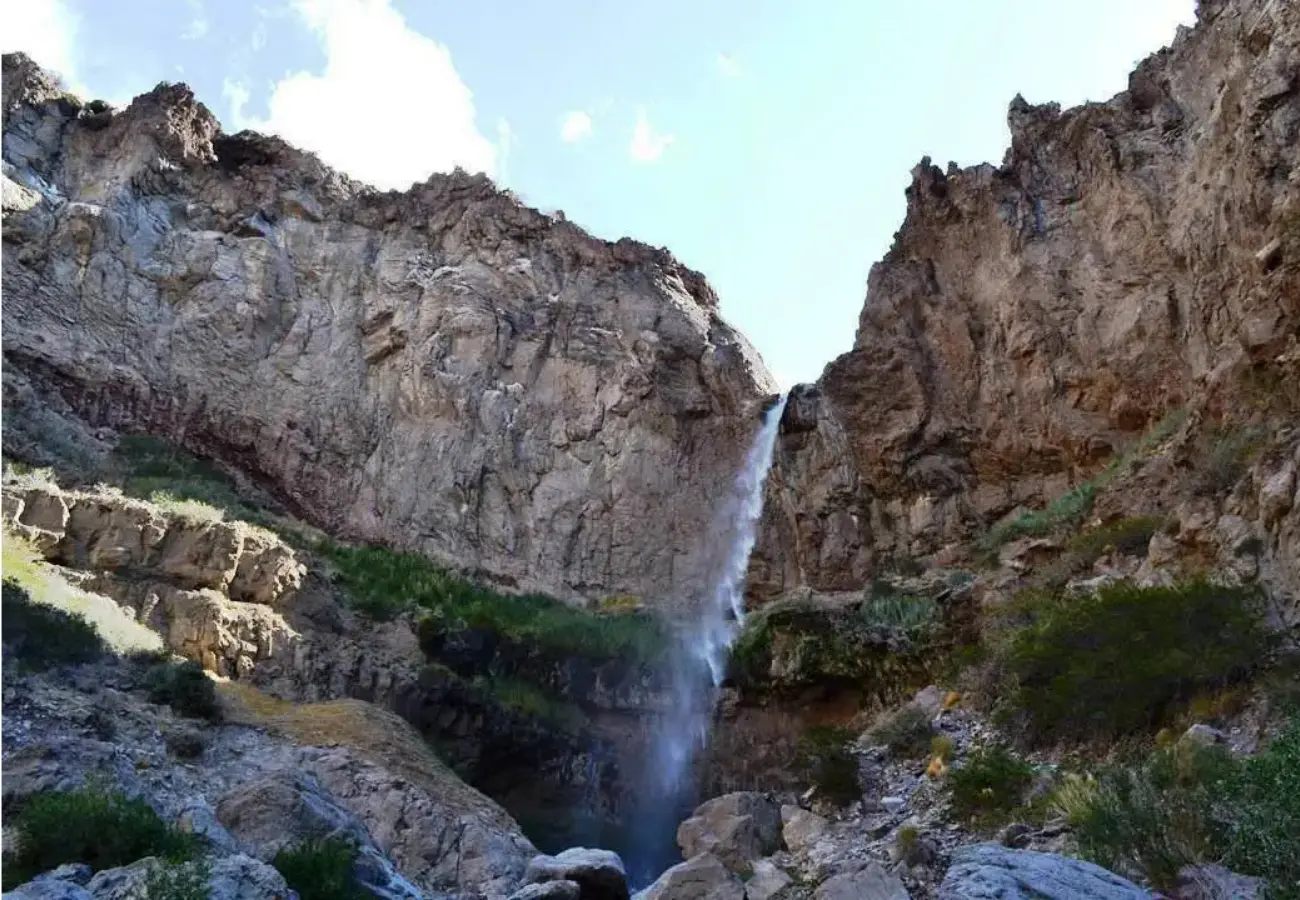 Salto de Arroyo Buta-Có em Vaca Muerta (Foto: Luis Alberto Reyes)