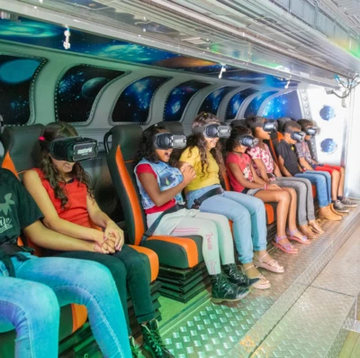 Nave Equatorial leva tecnologia e sustentabilidade a milhares de estudantes em Goiás