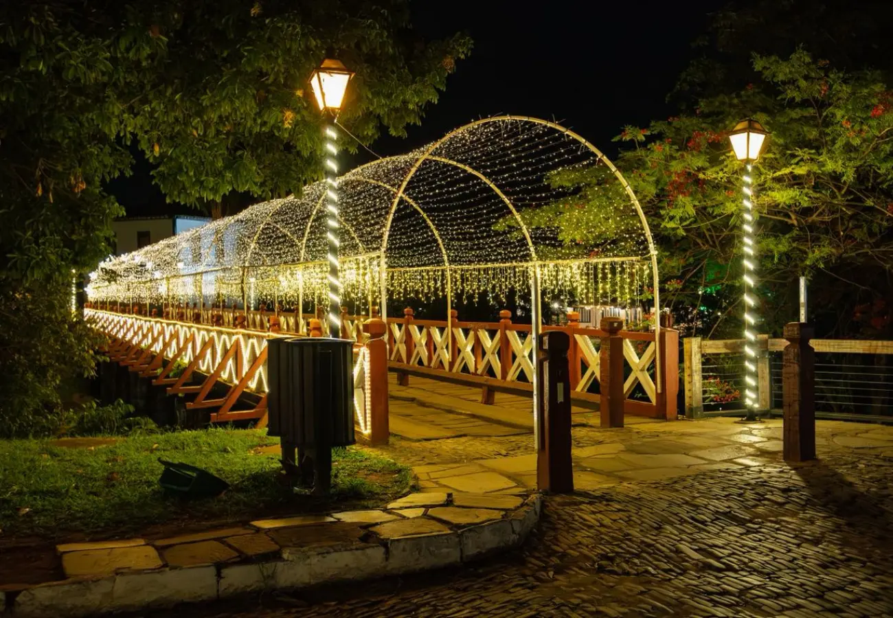 Ponte de Pirenópolis já se prepara para o Natal do Cerrado 2025 (Foto: Divulgação)