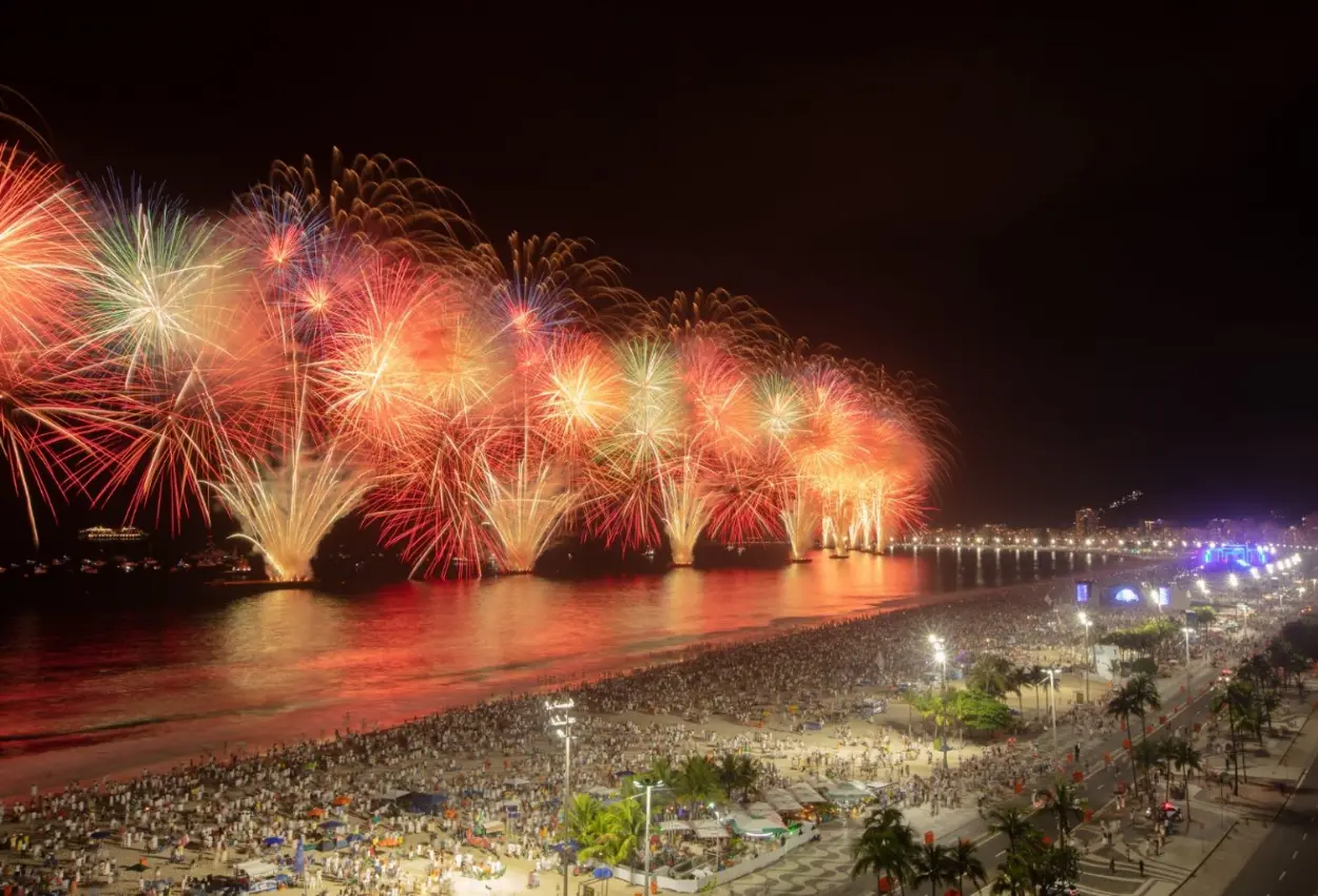 Copacabana recebe Réveillon 2026 com drones, fogos reformulados e vários palcos