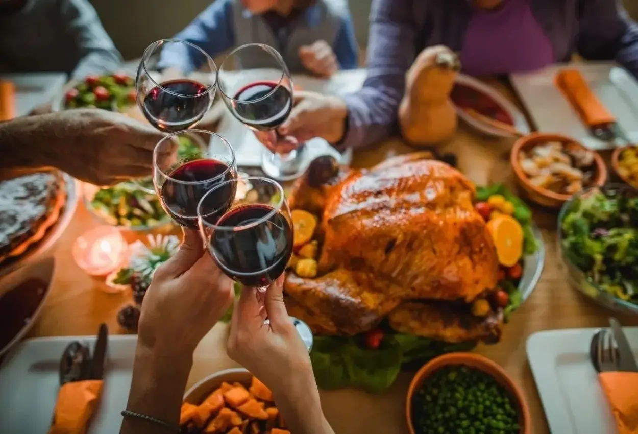 Exagerou na ceia Veja como o corpo reage e o que fazer no dia seguinte