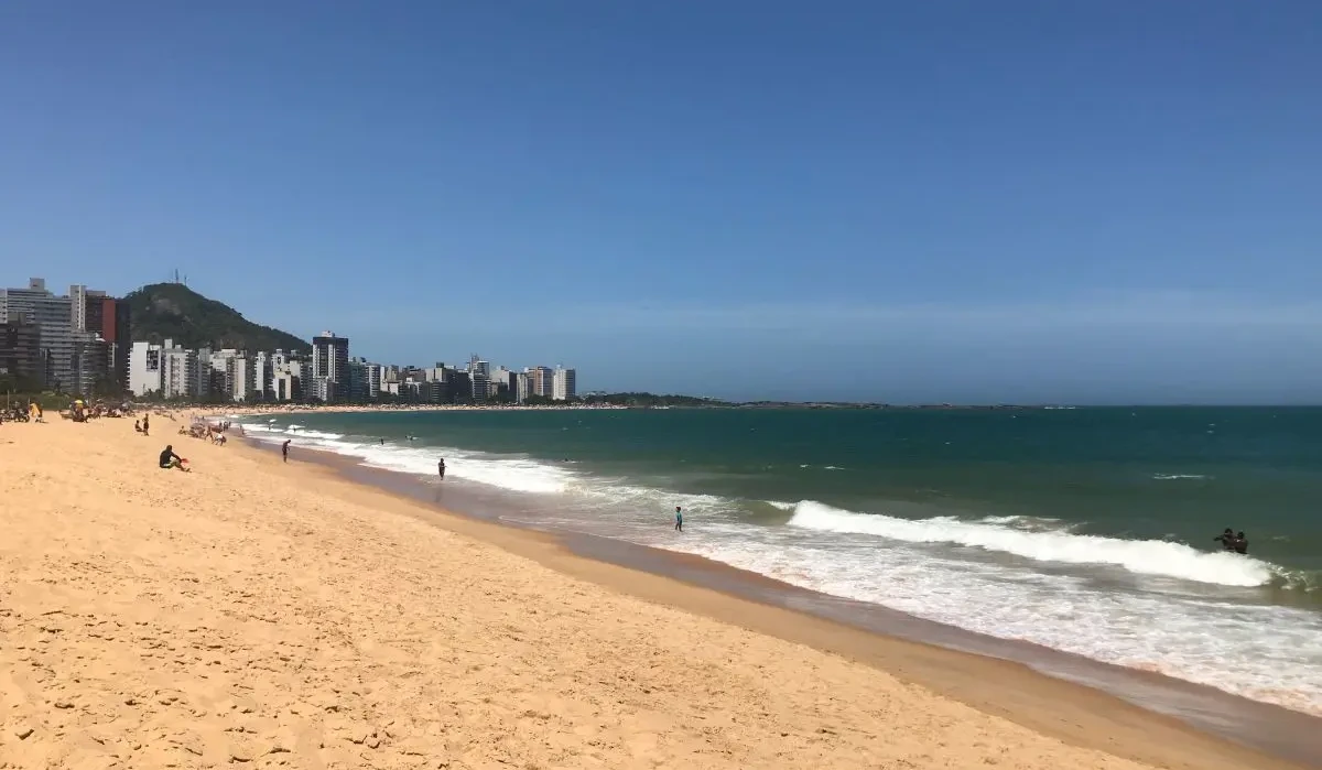 Praia da Costa, no Espírito Santo, é uma das mais próximas de Goiás (Foto: Melhores Destinos)