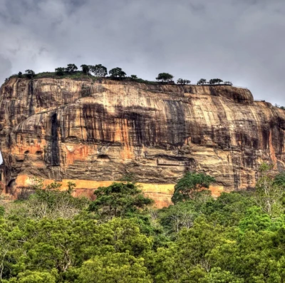 Sri Lanka revela templos, praias e montanhas em roteiro de natureza e cultura milenar