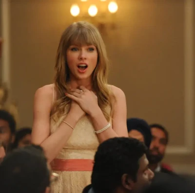 Taylor Swift expõe bastidores da turnê mais lucrativa da história em The End of an Era