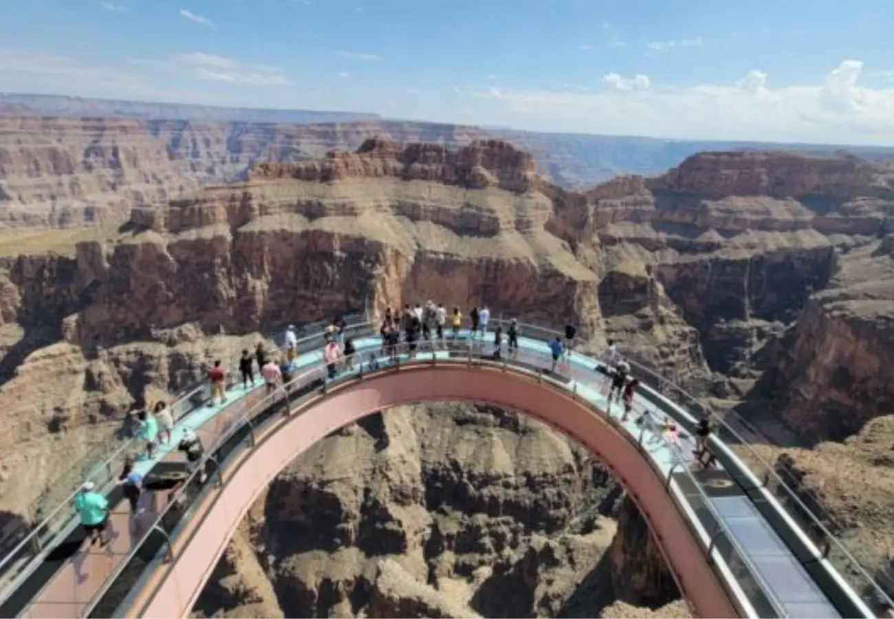 Turistas pagarão US$ 100 extras em 11 parques dos EUA; nova regra começa em 2026