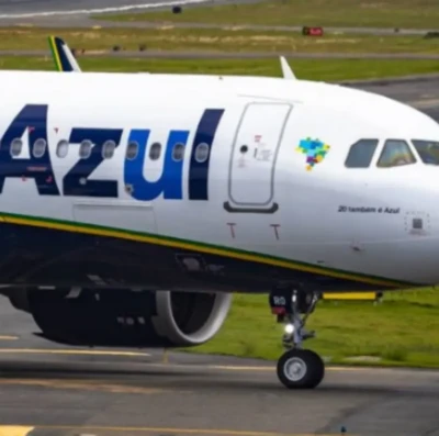 Ações da Azul despencam até 90% em dias e mercado reage a plano bilionário de recuperação