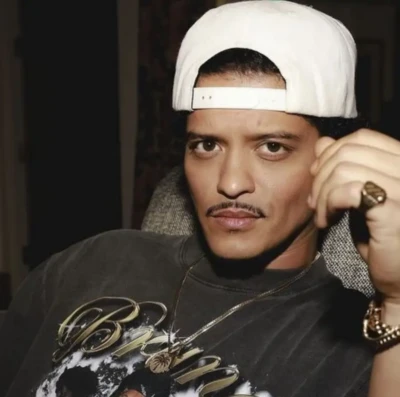 Bruno Mars e a promessa de um novo capítulo pop