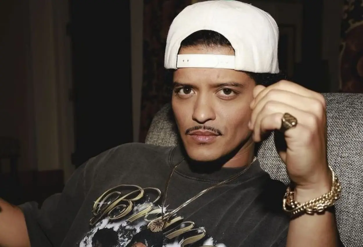 Bruno Mars e a promessa de um novo capítulo pop