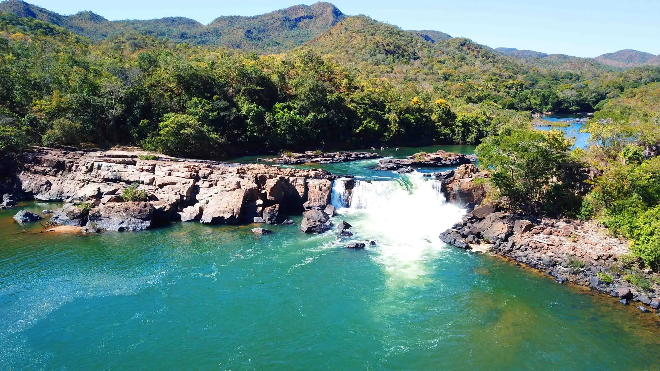 Colinas do Sul amplia fluxo de visitantes com lago e cachoeiras em Goiás