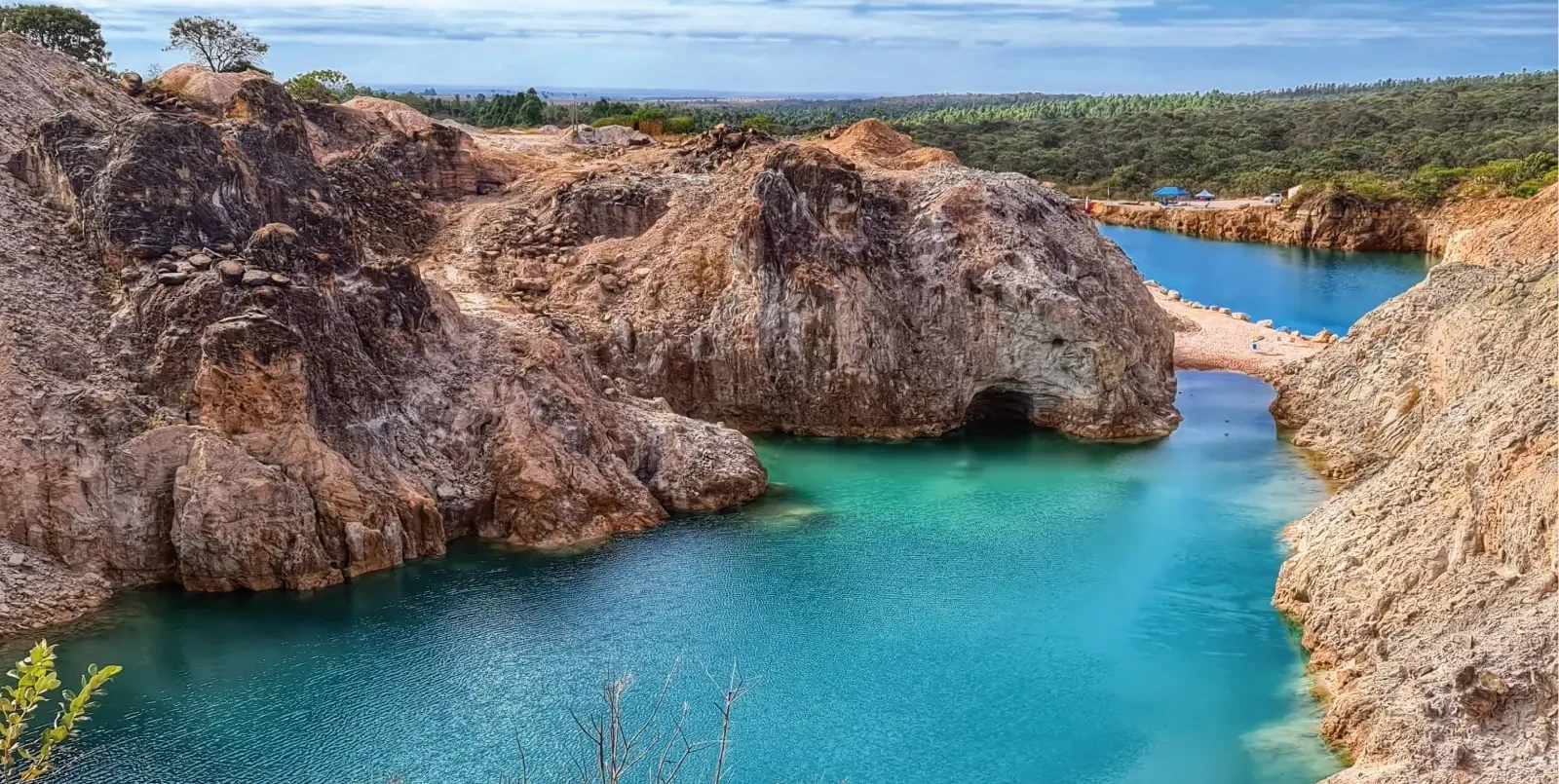 Destinos de natureza, como o Lago dos Cristais, de Cristalina, e de Ecoturismo, como a Chapada dos Veadeiros, são os preferidos dos turistas que visitam Goiás