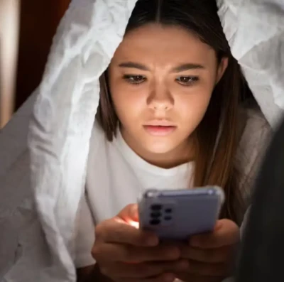 Entenda por que o uso exagerado da tecnologia virou um desafio para a saúde mental, segundo especialista
