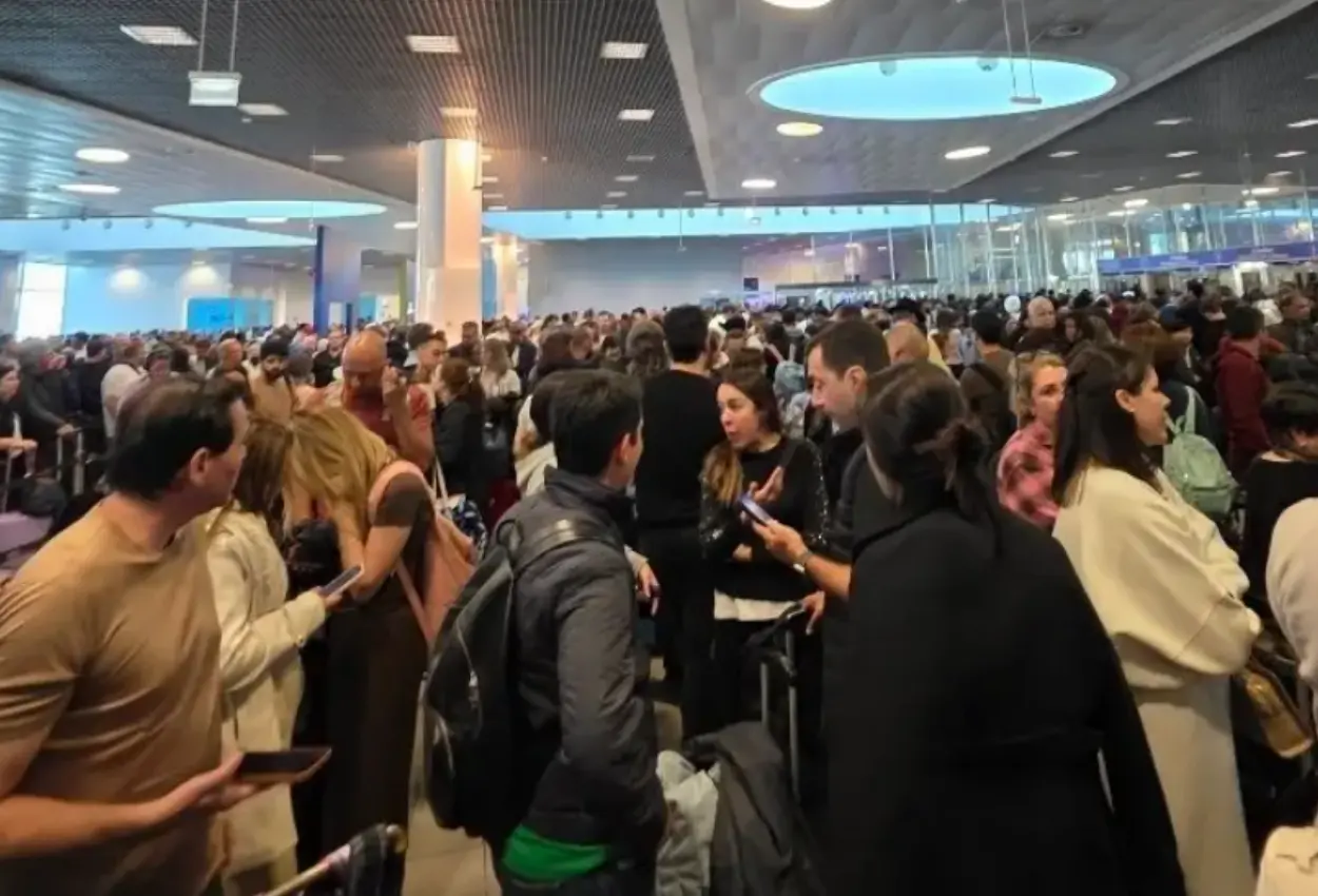 Filas de até 9h levam Portugal a suspender sistema europeu de imigração em aeroporto de Lisboa