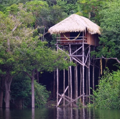 Hotel na Amazônia conquista selo internacional e opera com energia limpa em plena floresta