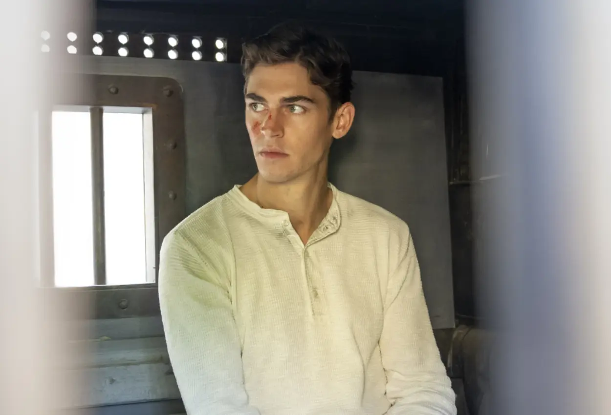 Jovem Sherlock estreia no Prime Video e revela origem explosiva do maior detetive da ficção