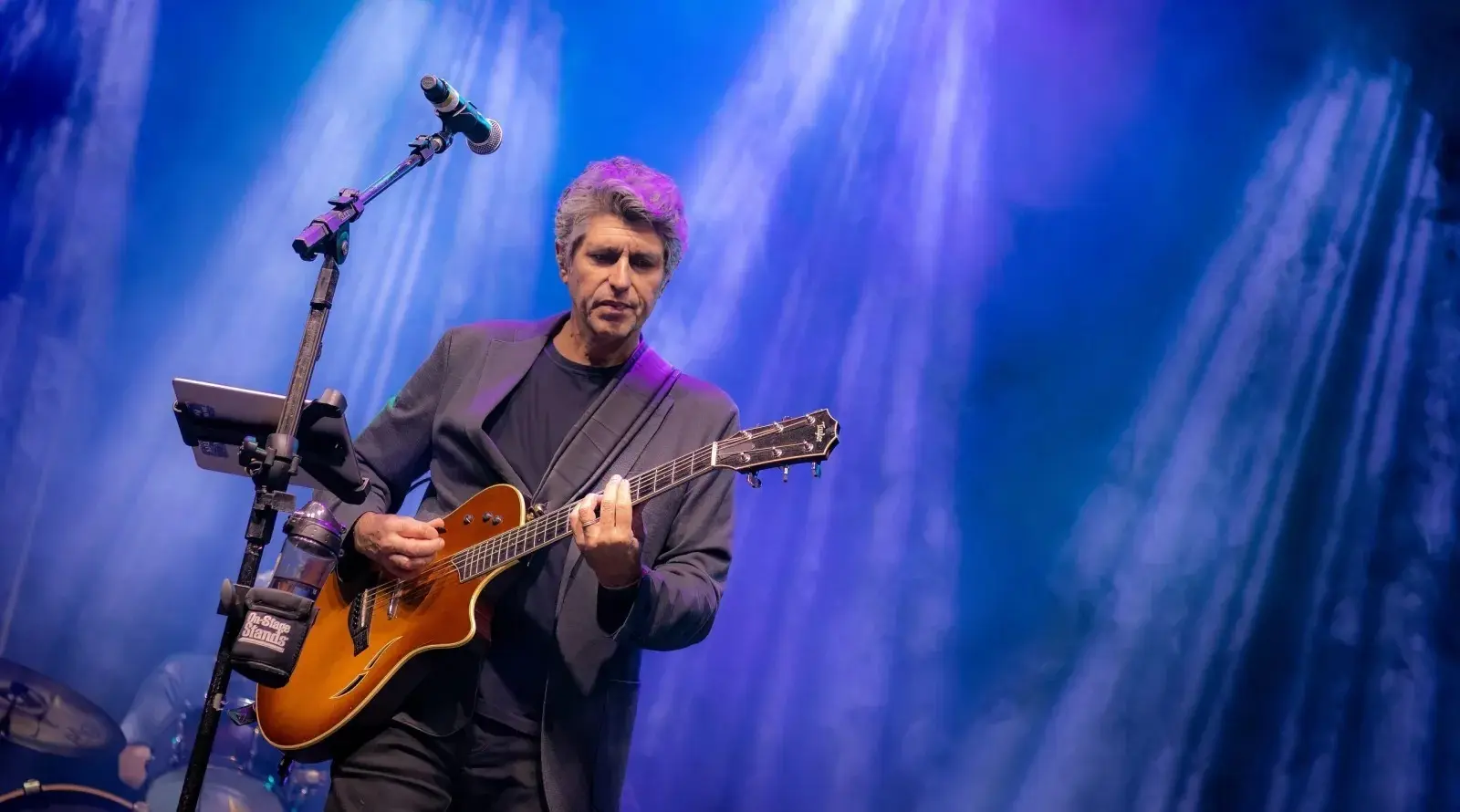 Show gratuito de Leoni abre temporada cultural no Cine Teatro São Joaquim