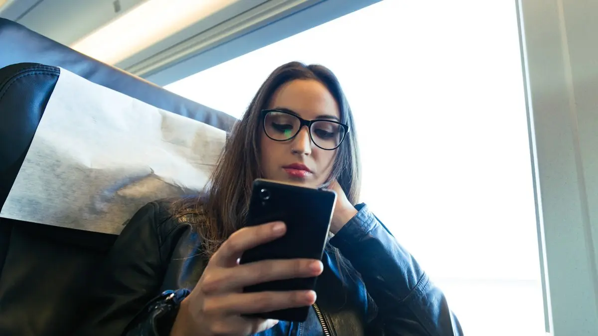 Vai viajar no verão Veja como proteger seu celular e evitar dor de cabeça nas férias