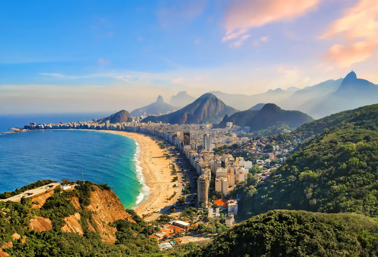 Brasil encanta estrangeiros e alcança 94% de satisfação entre turistas internacionais, aponta estudo