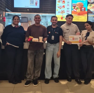 McDonald's abre cozinha ao público e permite visita aos bastidores do preparo dos alimentos