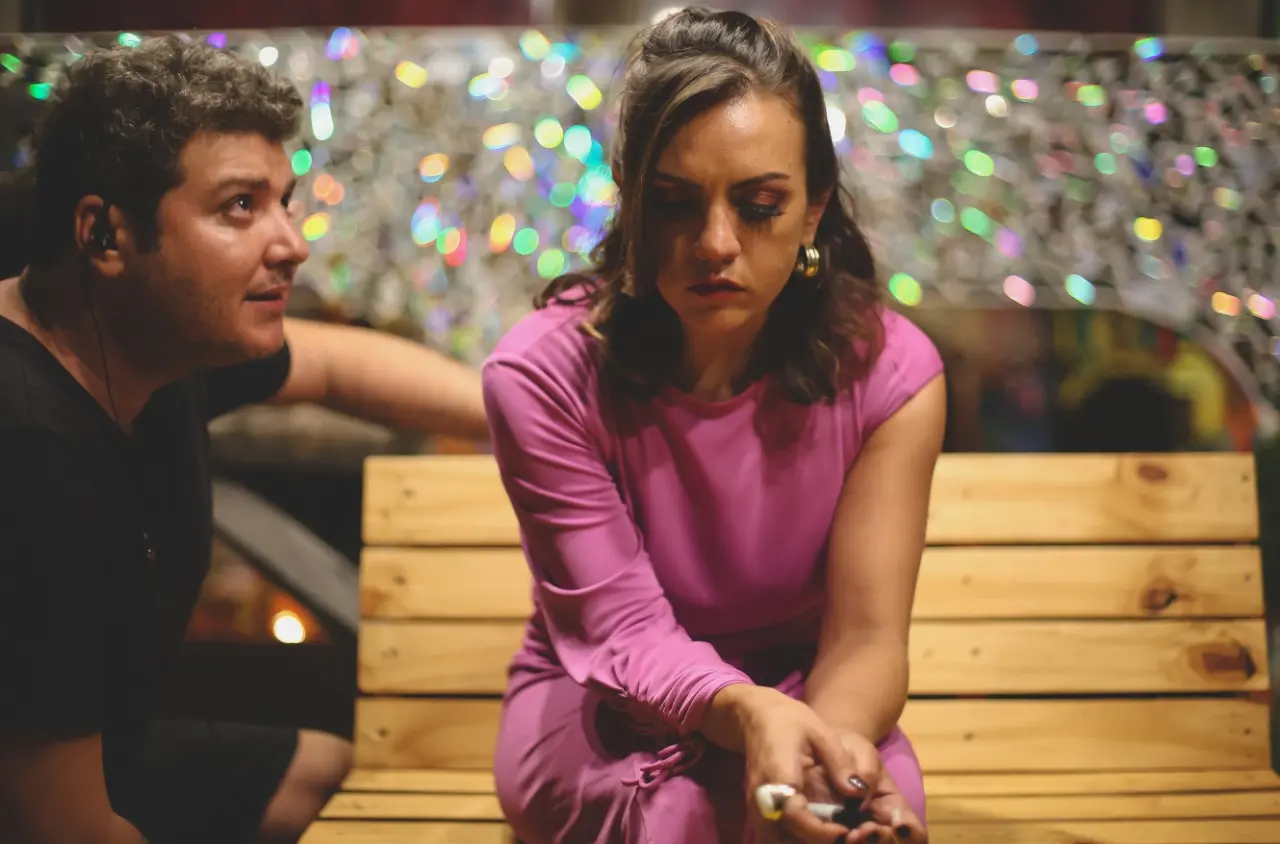 'No Silêncio' O Diretor três vezes premiado, Alexandre Britto, dirigindo a atriz Roberta Bahia