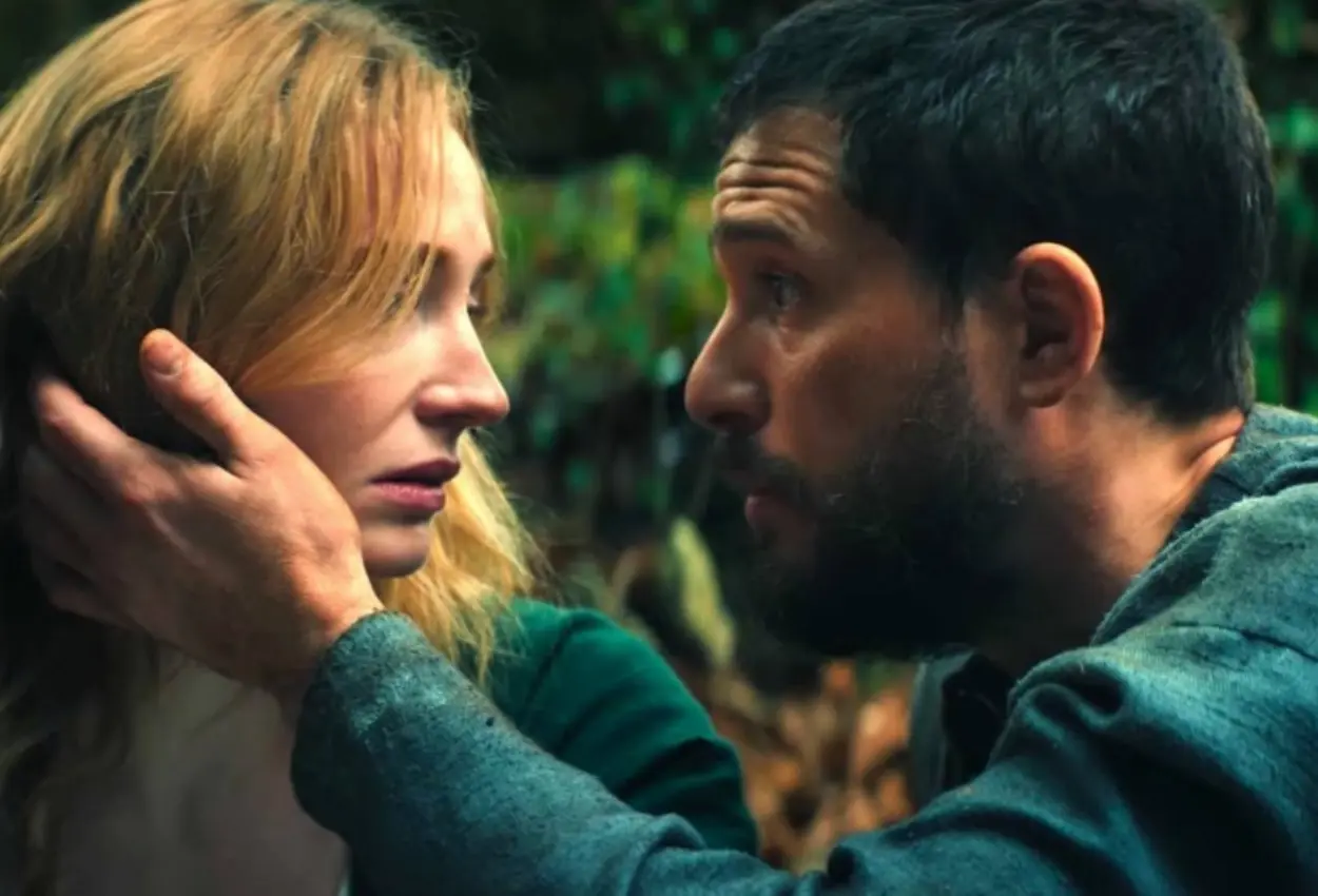 Sophie Turner reage com careta após beijar Kit Harington em novo filme e vídeo de bastidores viraliza