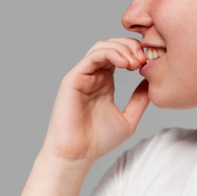 Você roe as unhas Esse hábito comum pode estar prejudicando sua saúde sem você perceber