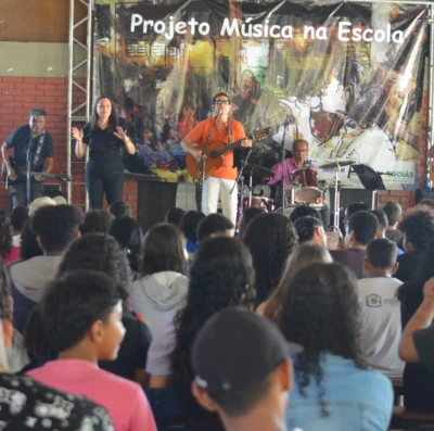 Projeto leva música goiana às escolas públicas de Goiânia com shows e bate-papo com estudantes