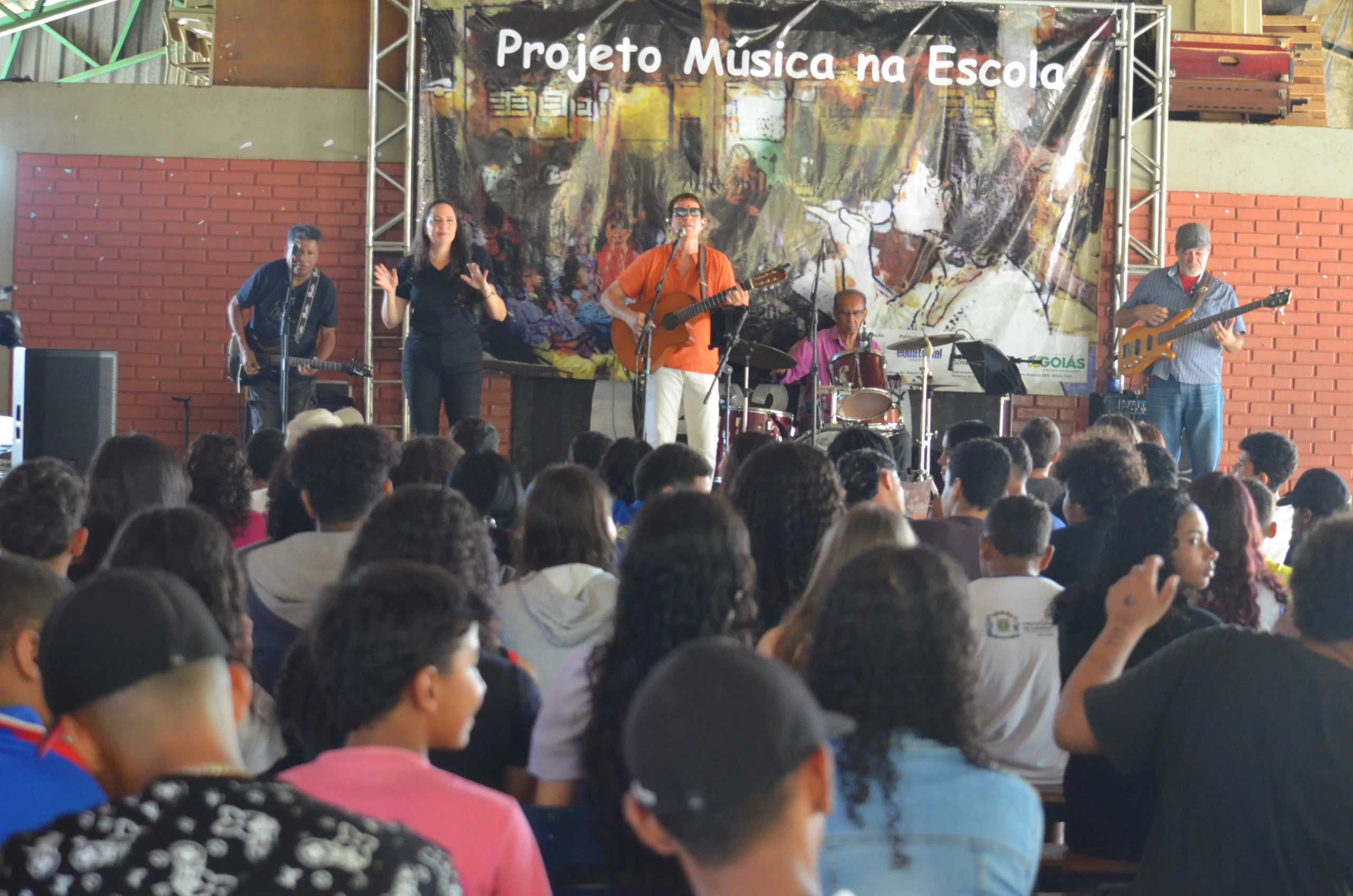 Projeto leva música goiana às escolas públicas de Goiânia com shows e bate-papo com estudantes