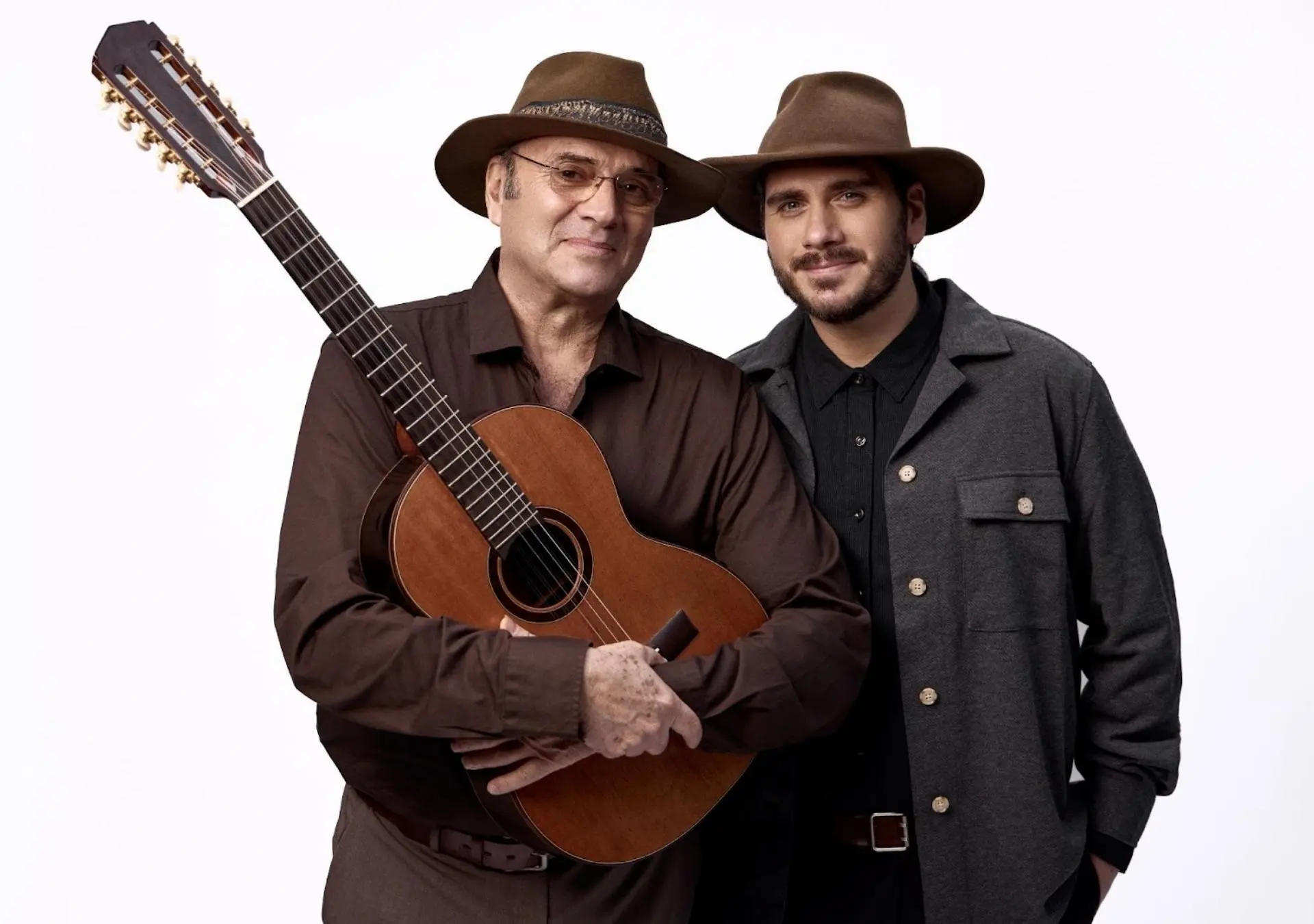 Almir Sater e Gabriel Sater levam turnê inédita “Pai e Filho” a Goiânia com show emocionante