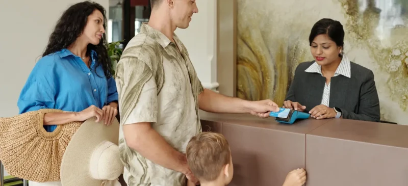 Check-in digital já é obrigatório em hotéis no Brasil; saiba como fazer