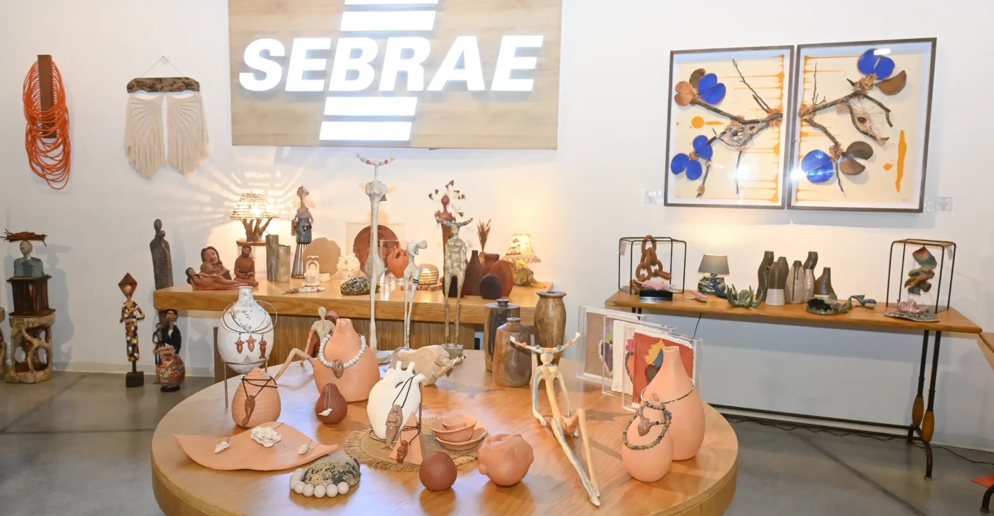 Exposição de arte em Goiânia maio de 2026. Espaço Sebrae Goiás na CASACOR Goiânia – “Feito à Mão”