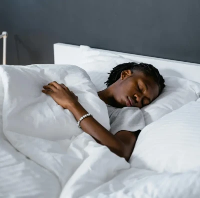 Cochilos longos e frequentes podem estar ligados a maior risco de morte; entenda