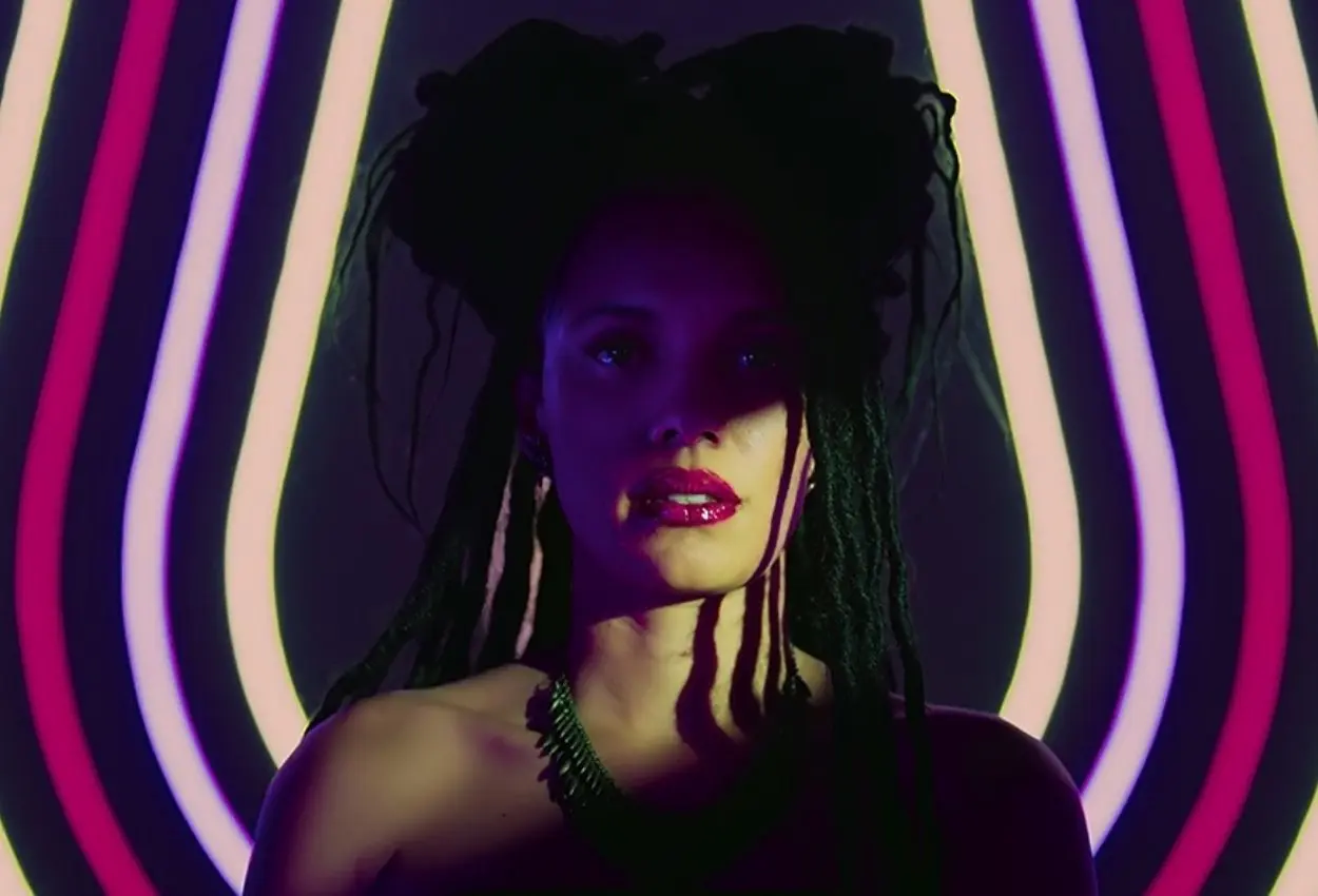 Love Kills: filme brasileiro mistura vampiros, romance e caos urbano em estreia no cinema