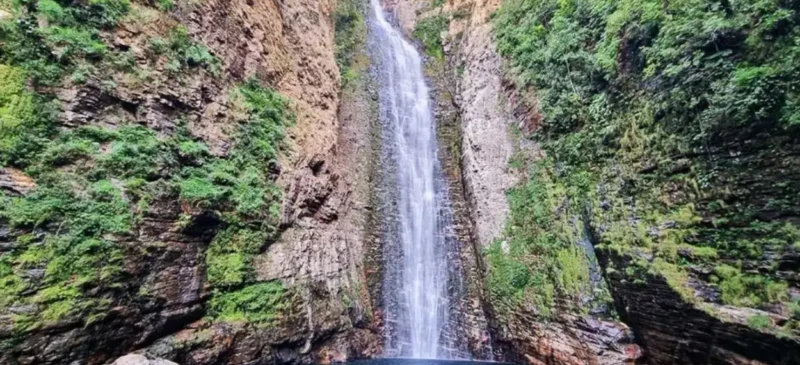 Cachoeira do Segredo cria espaço para nudismo na Chapada dos Veadeiros