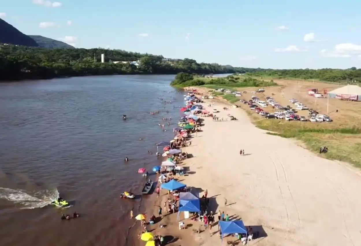 Conheça Aragarças cidade reúne praias do Rio Araguaia e águas termais no oeste de Goiás
