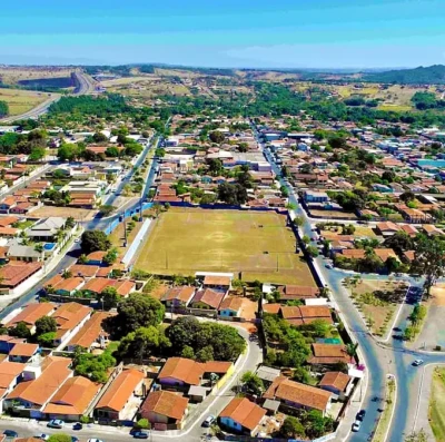 Conheça Hidrolândia (GO) cidade reúne lazer, jabuticabas gigantes, cachoeira e parque aquático