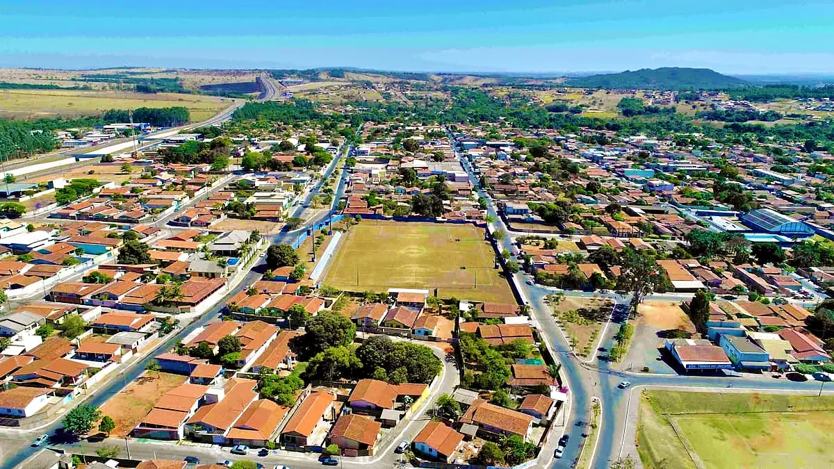 Conheça Hidrolândia (GO) cidade reúne lazer, jabuticabas gigantes, cachoeira e parque aquático